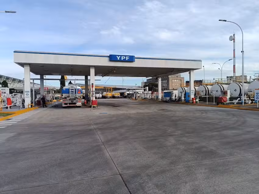 AEROPLANTA YPF AVIACIÓN (SAEZ/EZE)