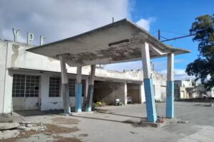 Antigua YPF Abandonada