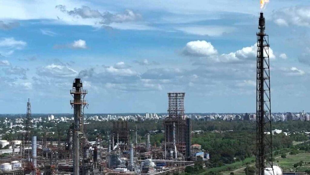 Antorchas en YPF: El Fuego que Protege