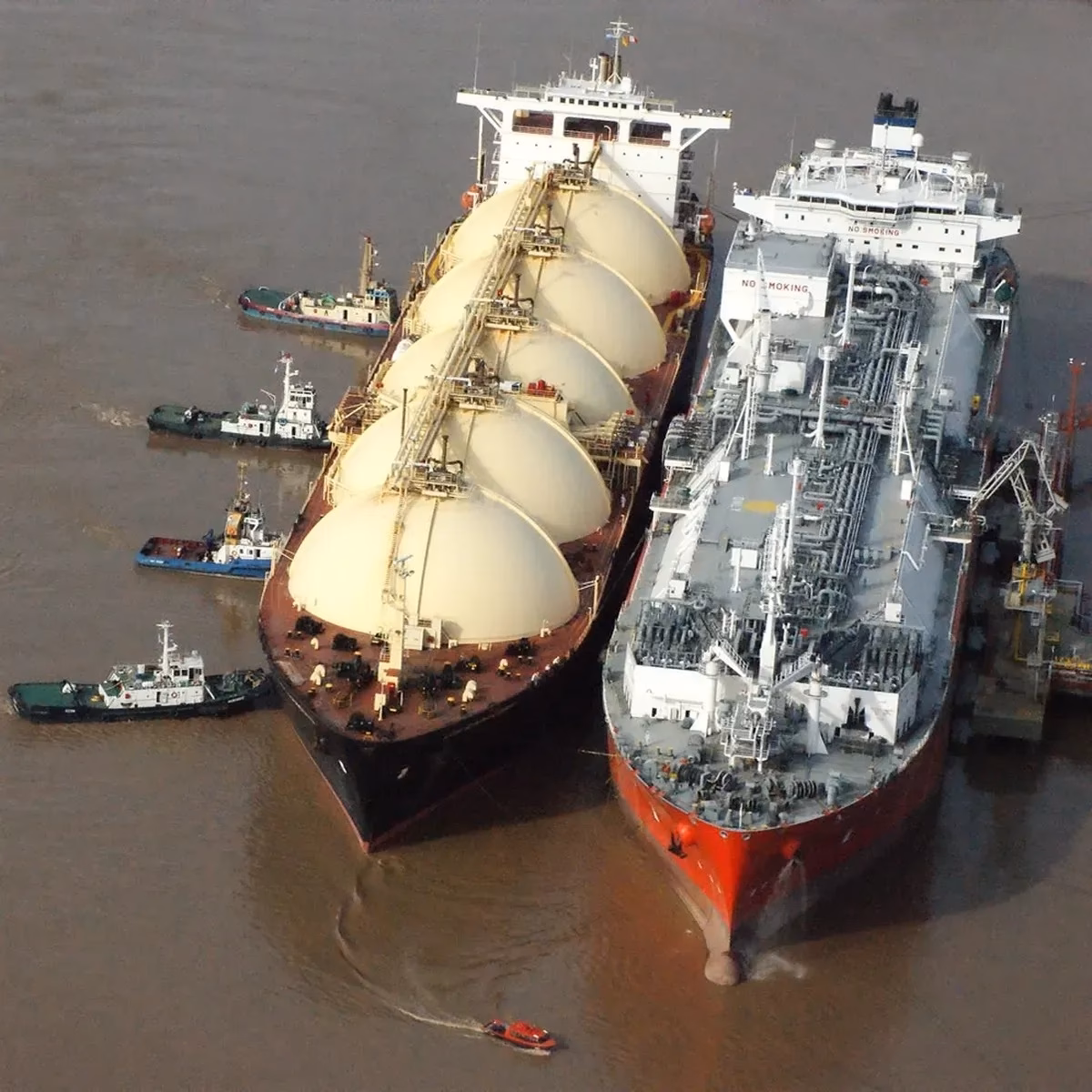 ¿Cómo se llaman los barcos que transportan petróleo?