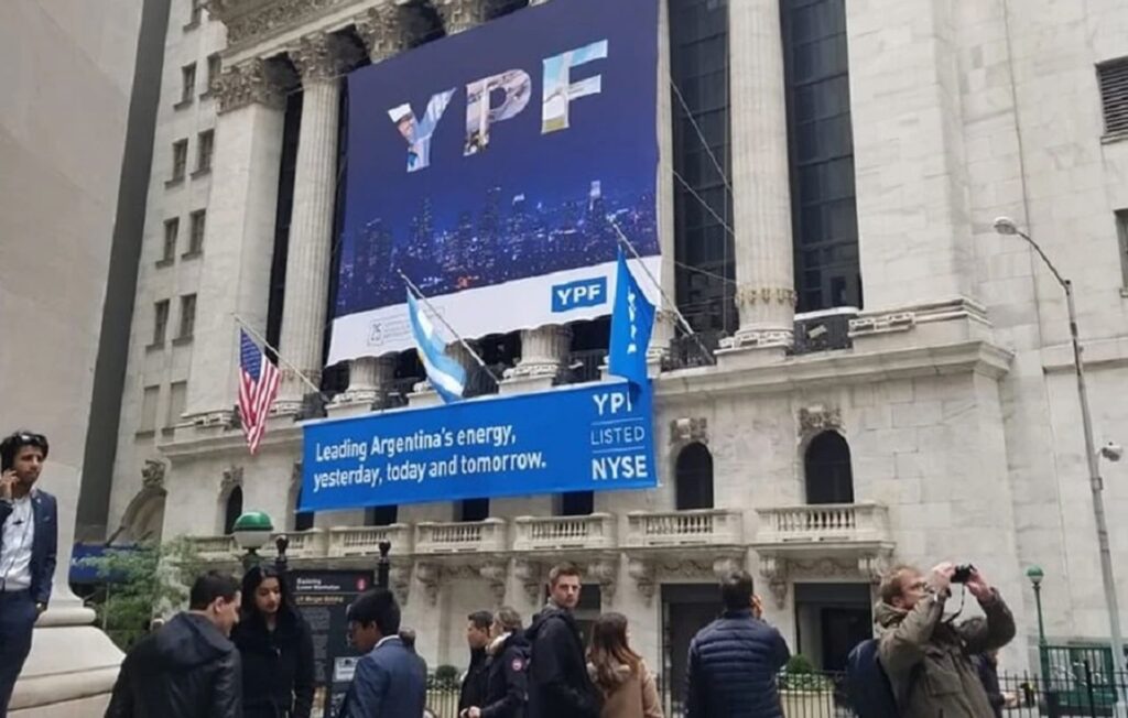 Invertir en YPF: Análisis de Bonos y Acciones