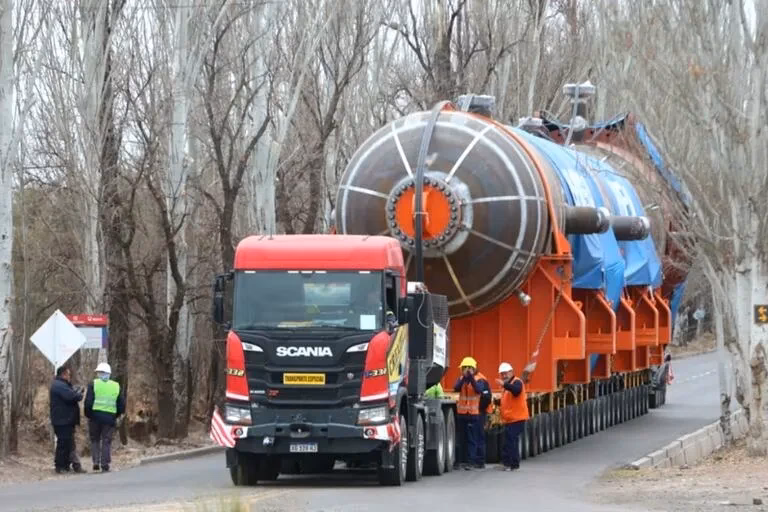 ¿Cuánto pesa un camión completamente cargado?