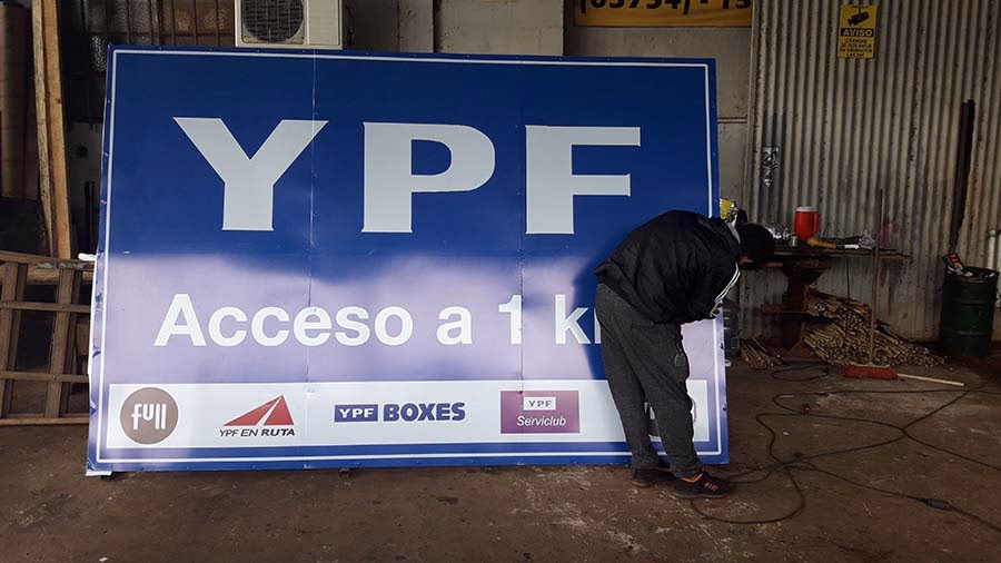 ¿Cómo se llaman los carteles publicitarios de la ruta?