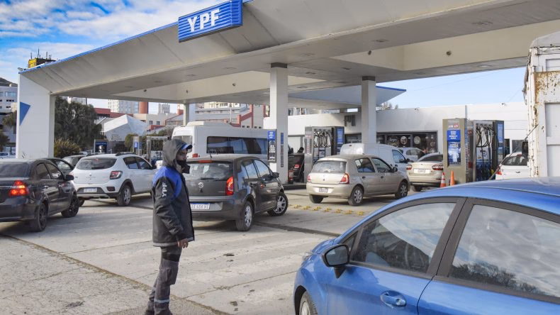 ¿YPF se retira de Chubut?