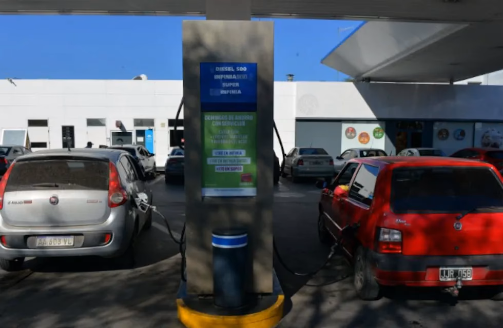 ¿Cuál es el código de colores para los bidones de combustible?