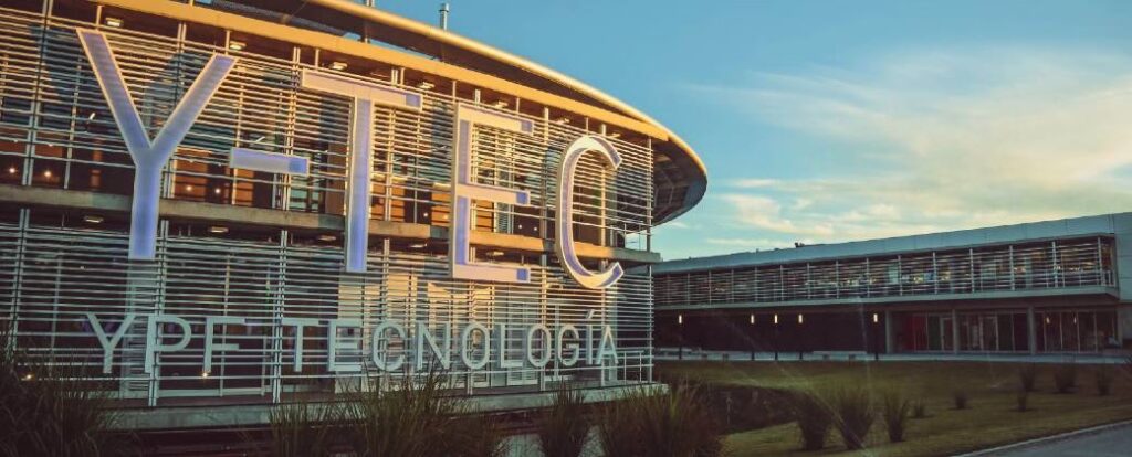 YPF y la Tecnología: El Futuro del Trabajo Energético