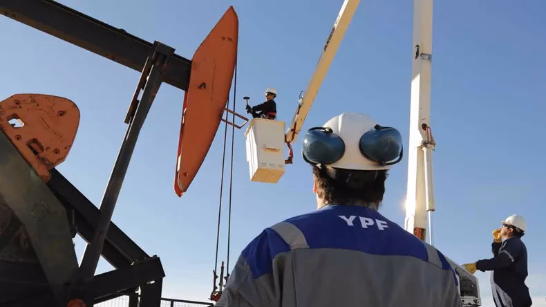 ¿Qué condiciones se deben dar para dar lugar a un yacimiento de petróleo?