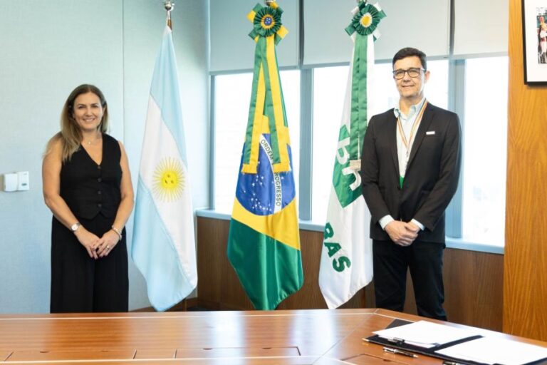 Petrobras frena su venta y sigue junto a YPF