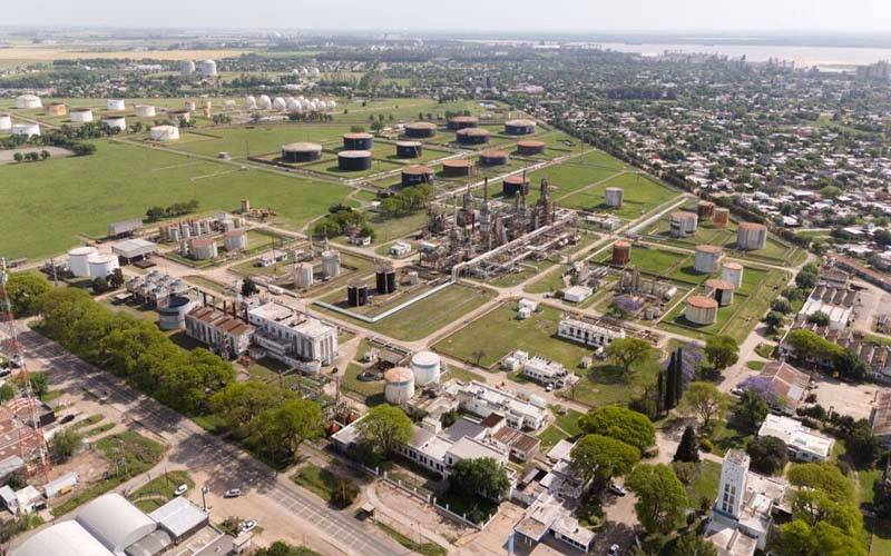 ¿Cuándo se inauguró la refinería de San Lorenzo?