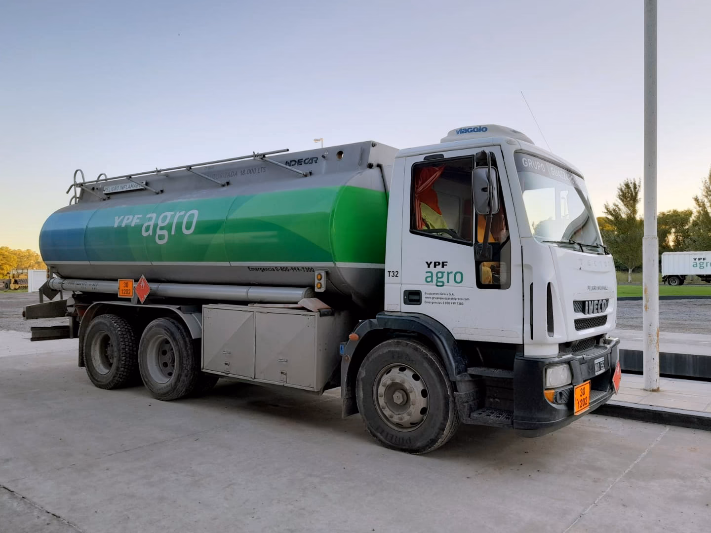 ¿Qué medidas debe tener una cisterna de 10.000 litros de concreto?