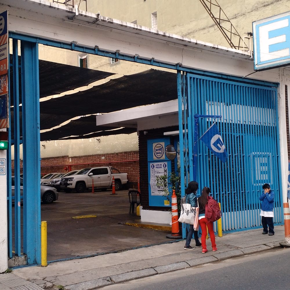 ¿Dónde se puede estacionar en Puerto Madero sin pagar?