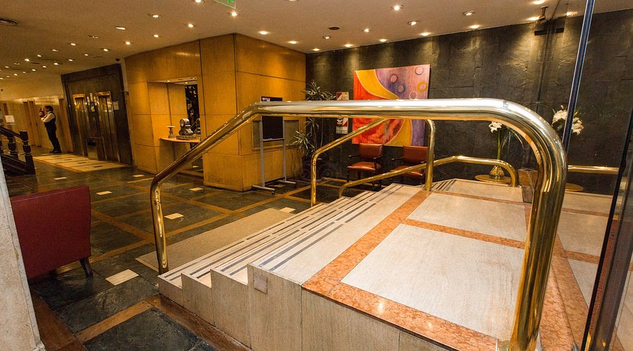 ¿Hotel Sansiraka a cuánto queda de la playa?