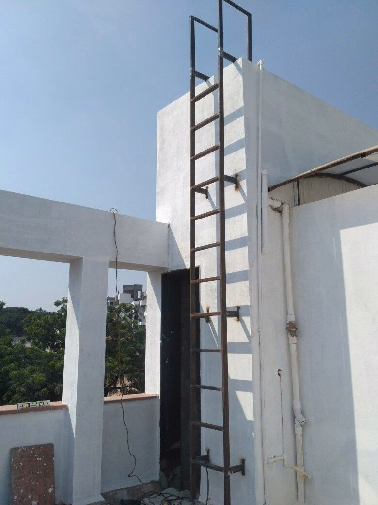 ¿Cuánto puede costar una escalera metálica?