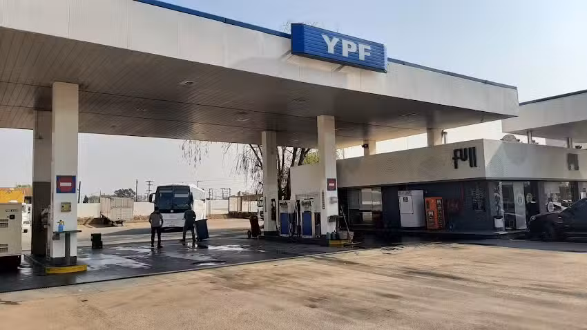 Estación de Servicio YPF Las Flores