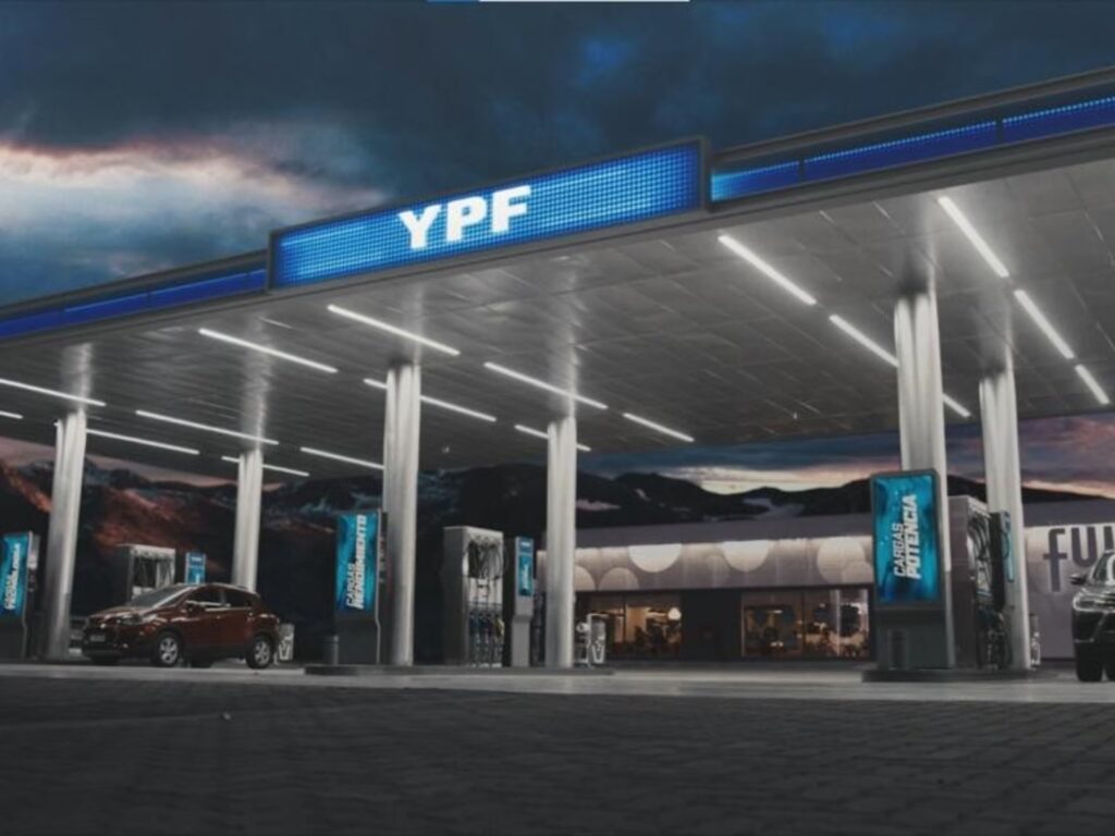 Relaciones con los Medios: La Voz Estratégica de YPF