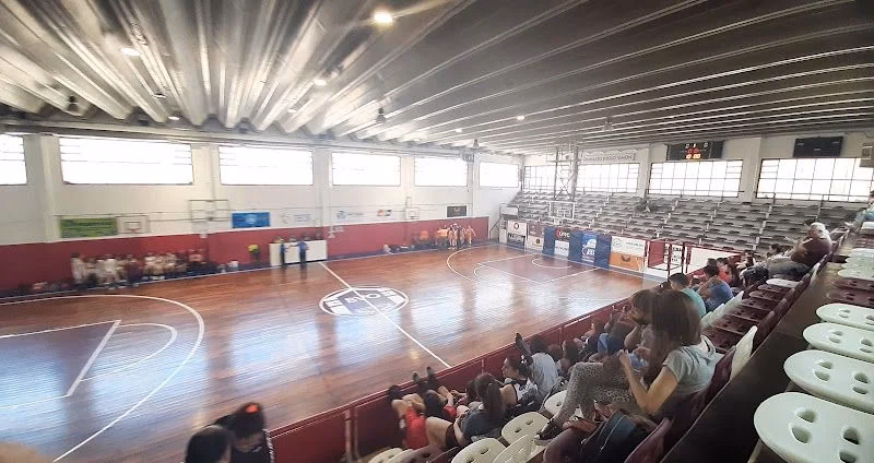 ¿Cuál es el equipo más grande de Comodoro Rivadavia?