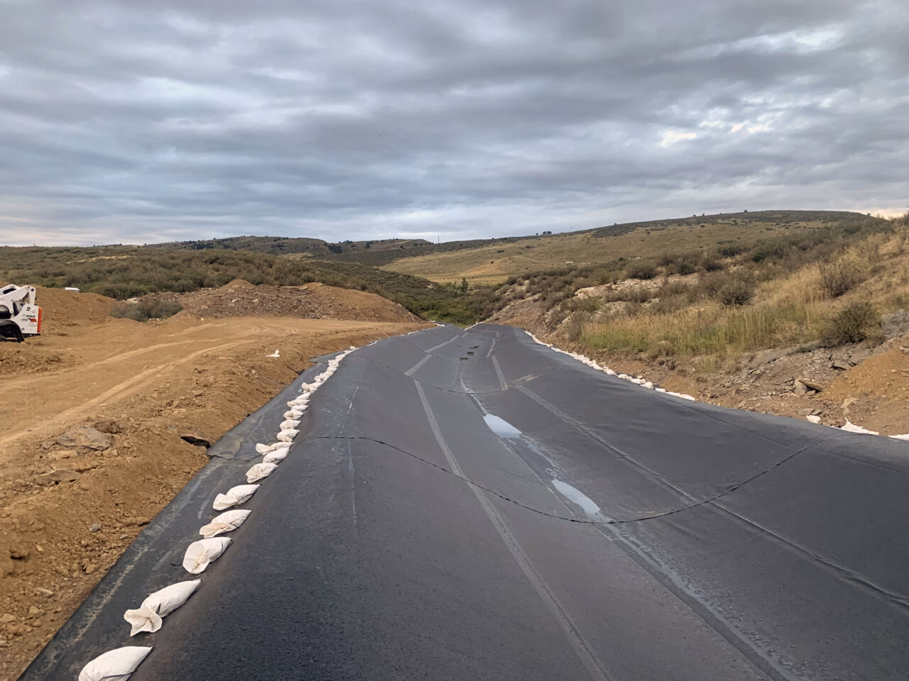 ¿Qué significa geomembrana GM13?