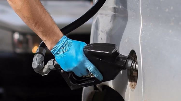 ¿Las gasolineras están obligadas a proporcionar guantes?