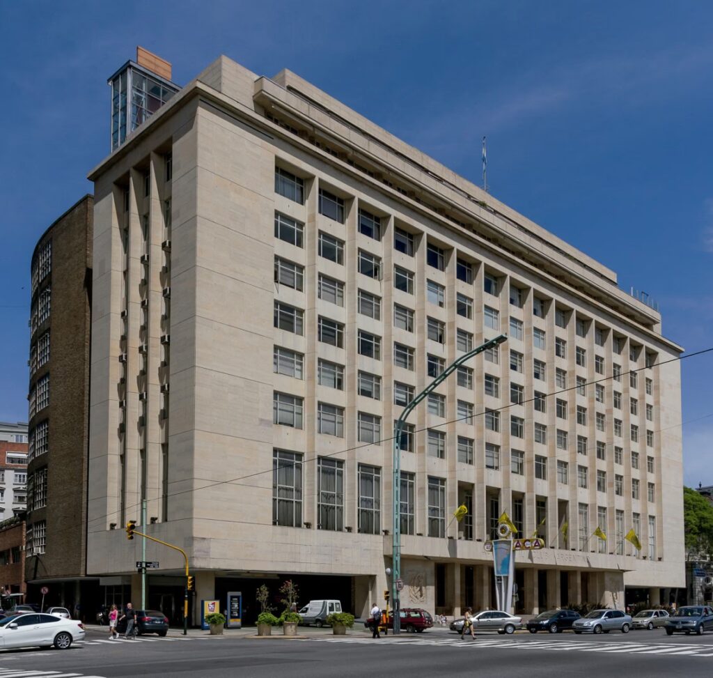 YPF: El Motor del Turismo y las Carreras en Argentina