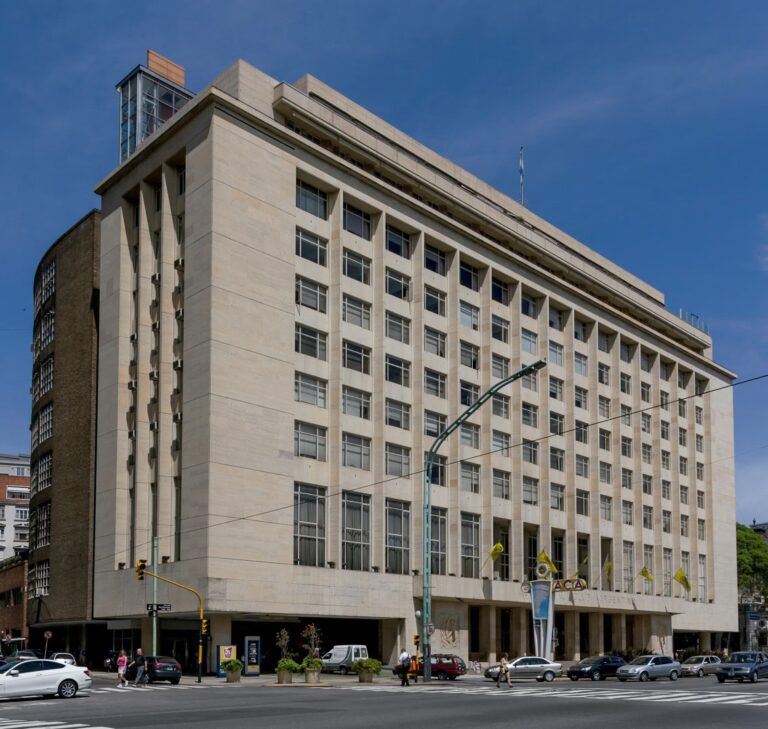 YPF: El Motor del Turismo y las Carreras en Argentina