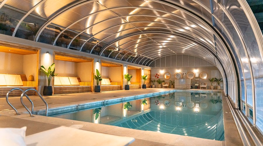 ¿Cuánto cuesta una noche en el hotel Paradise?