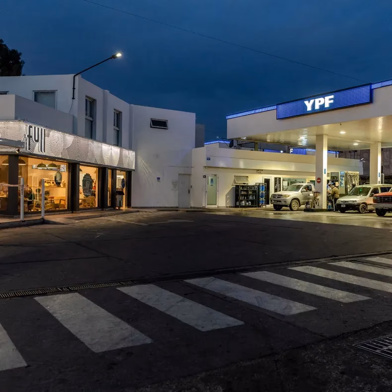 ¿Cuánto cuesta una noche de hotel en Mendoza?