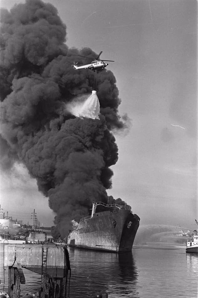 ¿Qué sucede cuando un barco se incendia?