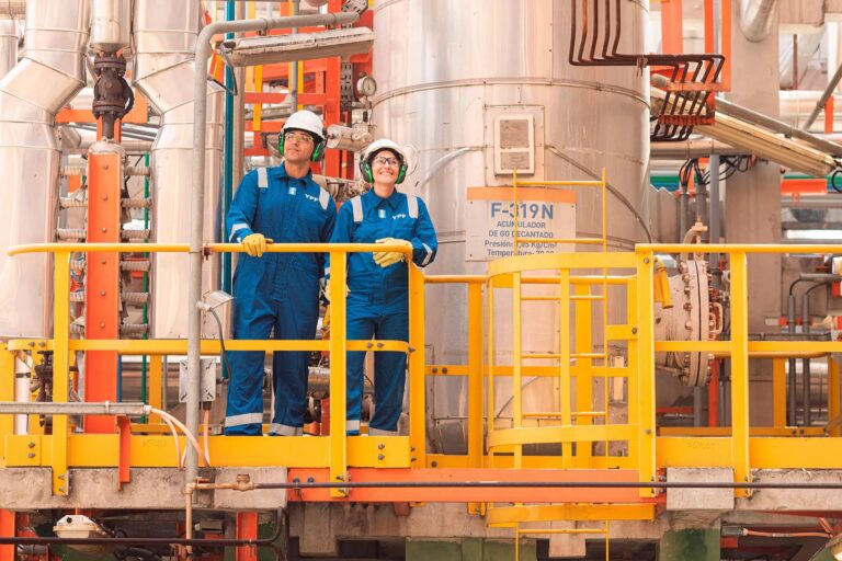 Ingeniero Eléctrico vs. Electricista: ¿Cuál es tu camino?