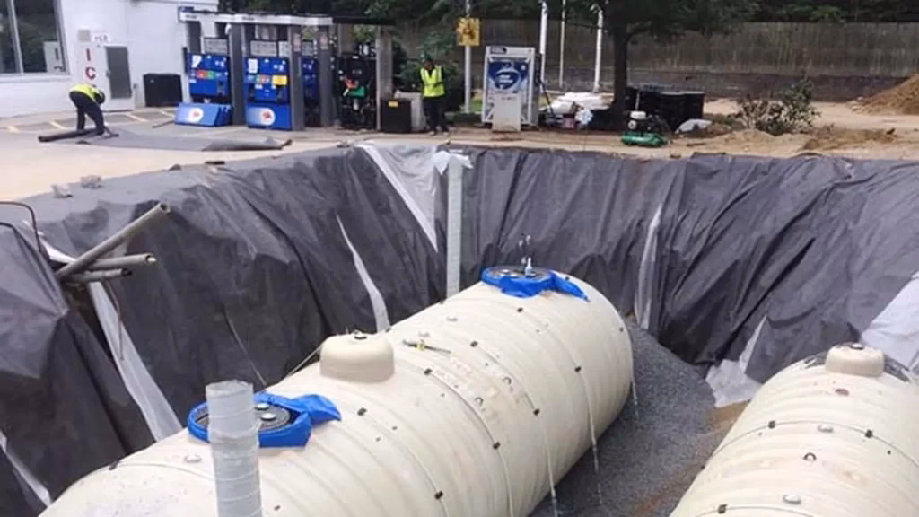 ¿Cuáles son los requisitos de OSHA para los tanques de almacenamiento de combustible?