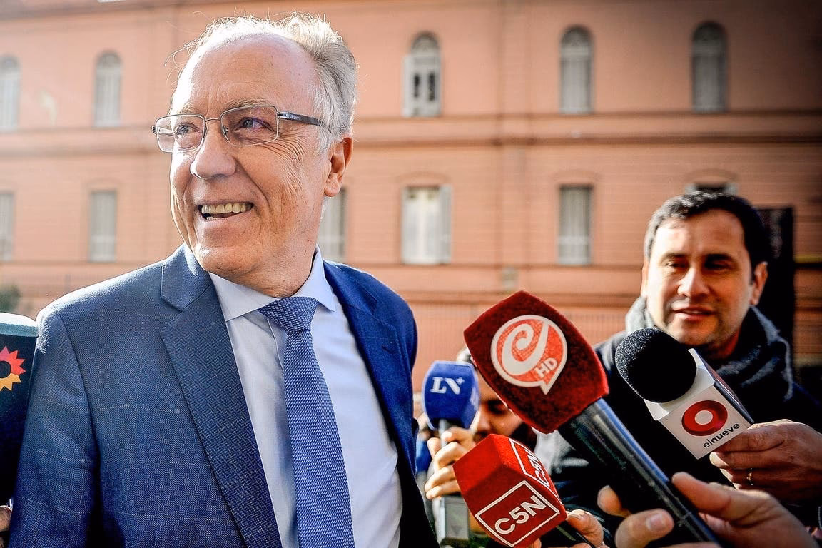 ¿Cómo se llama el gerente de YPF?