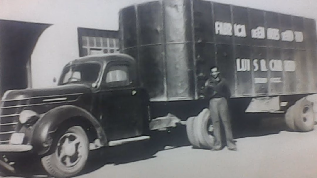 ¿Cuántos camiones tiene Luis Carrizo?