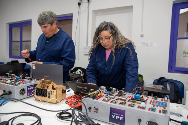 ¿Qué curso básico debería tomar un electricista principiante?