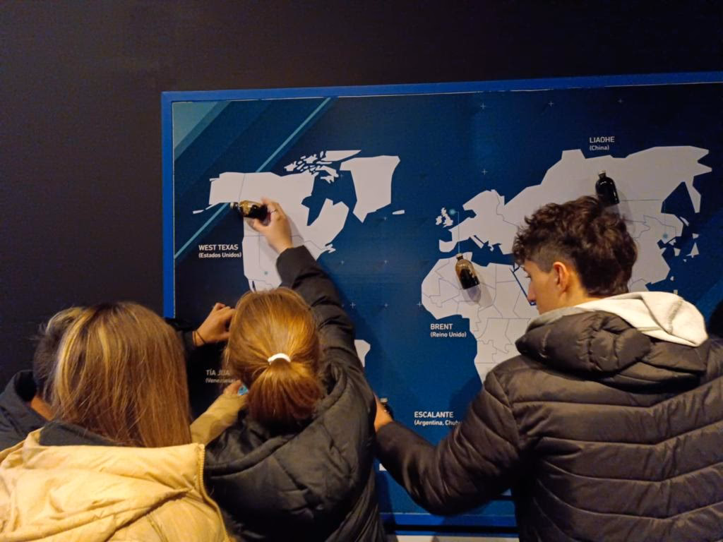 ¿Qué días está abierto el Museo de Ciencias Naturales de la Plata?