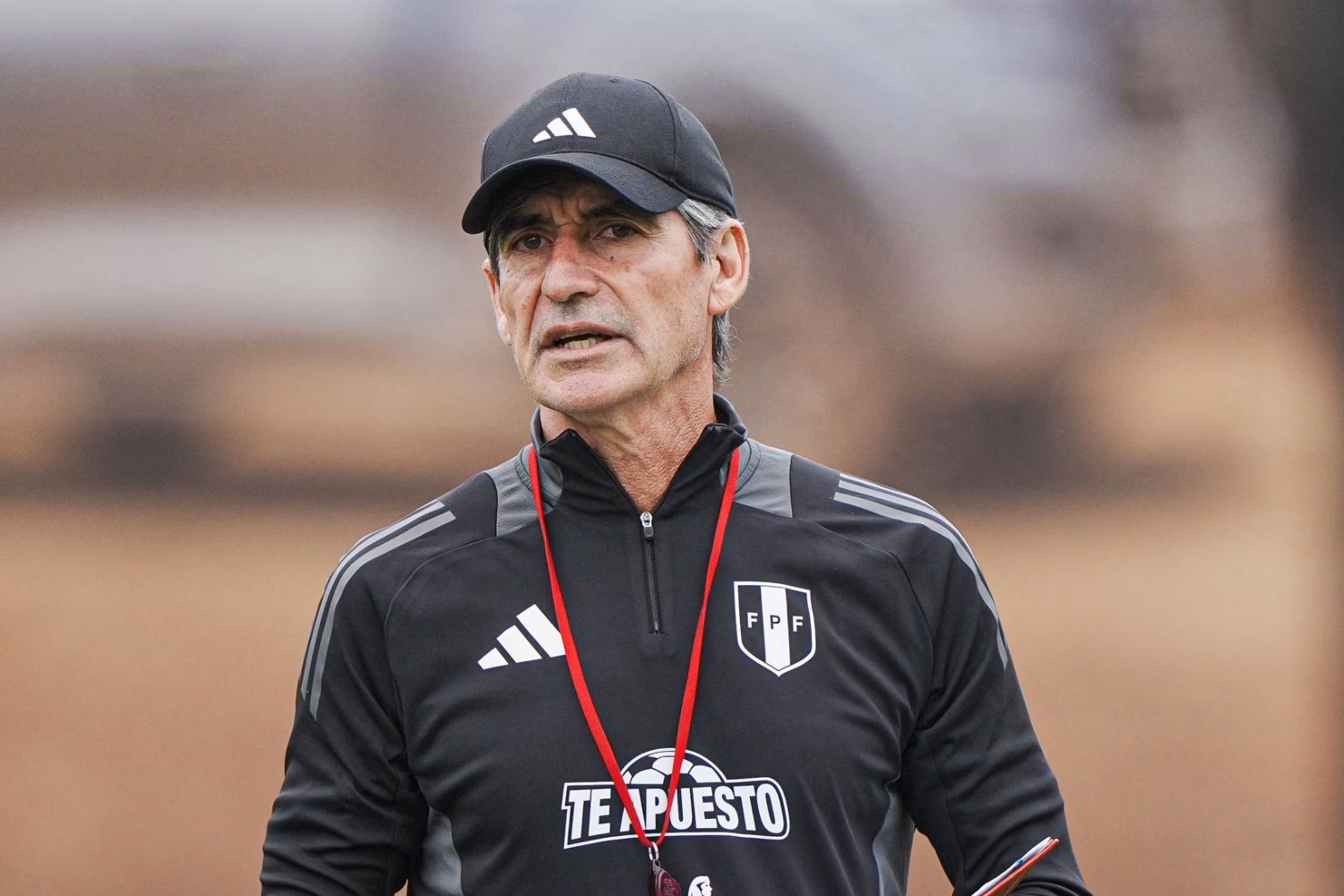 ¿Cuántos partidos dirigió Óscar Ibáñez en Perú?