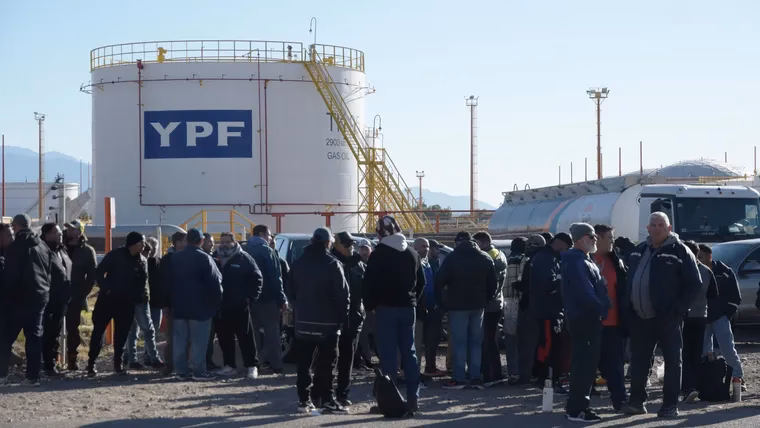 ¿Qué gremios se adhieren al paro?