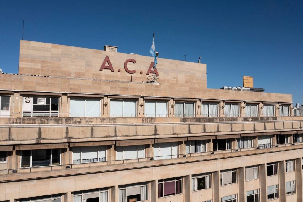 YPF, ACA y Vilar: La Arquitectura del Progreso