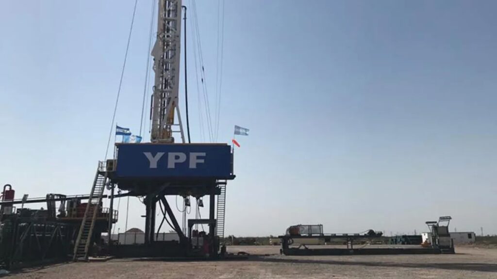 Upstream y Downstream: El Viaje del Petróleo en YPF