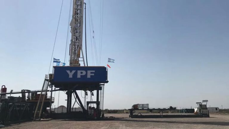 Upstream y Downstream: El Viaje del Petróleo en YPF