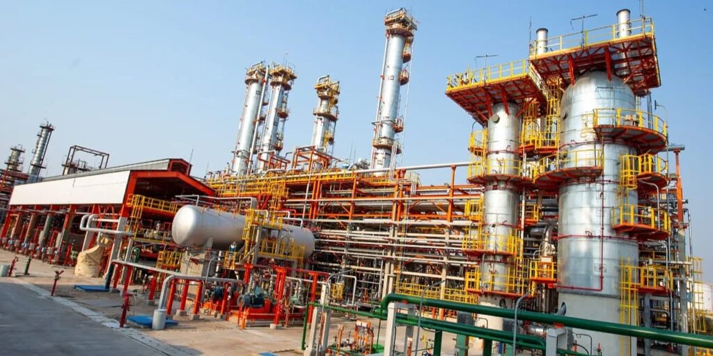 El Gigante del Petróleo: La Mayor Refinería del Mundo