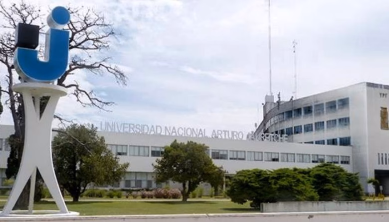 ¿Cómo se llama el edificio principal de la UNAJ?