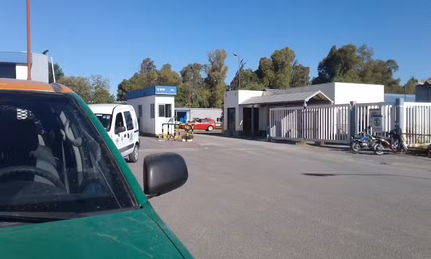 Puerta 2 YPF