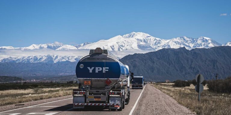 Nafta para tu moto: ¿Súper o Infinia de YPF?