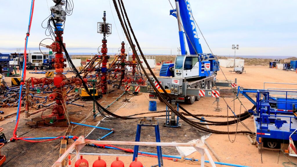 El Viaje del Petróleo: De la Tierra a tu Vida