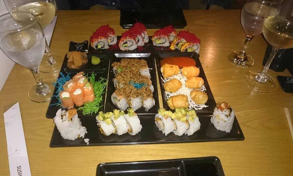 ¿Qué promociones tiene Sushi Club hoy?