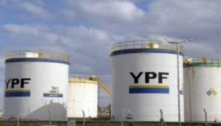YPF y sus Tanques: Gigantes de Acero y Energía