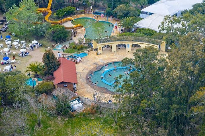 ¿Cuánto cuesta la entrada a las termas de Río Hondo?