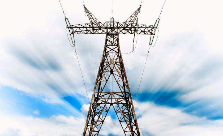 ¿Cuál es la distancia de seguridad mínima frente a tendidos eléctricos?