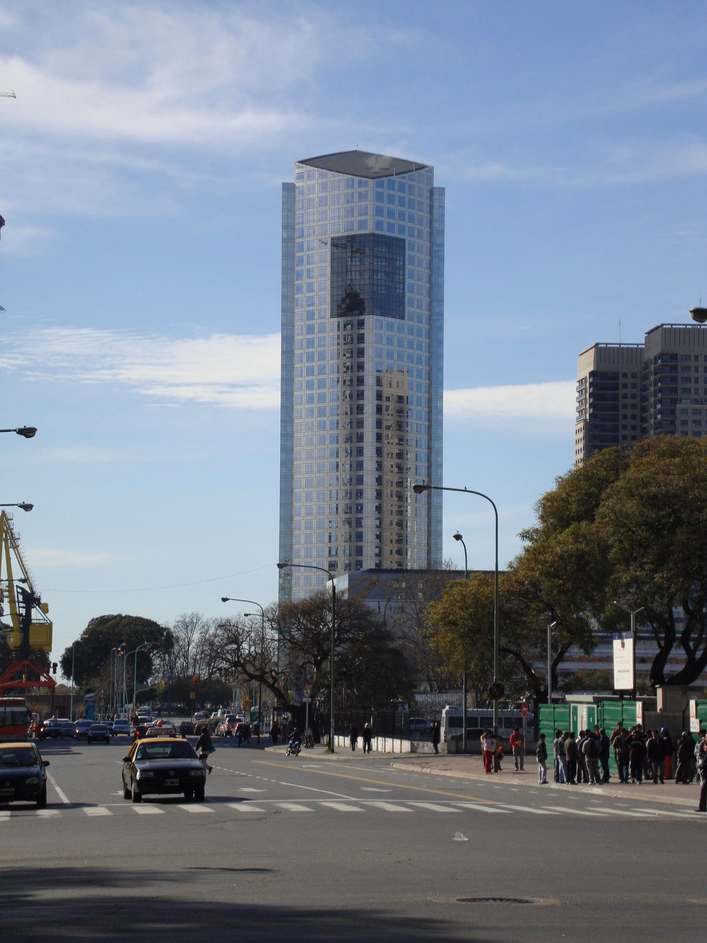 ¿Quién es el arquitecto de la Torre YPF?