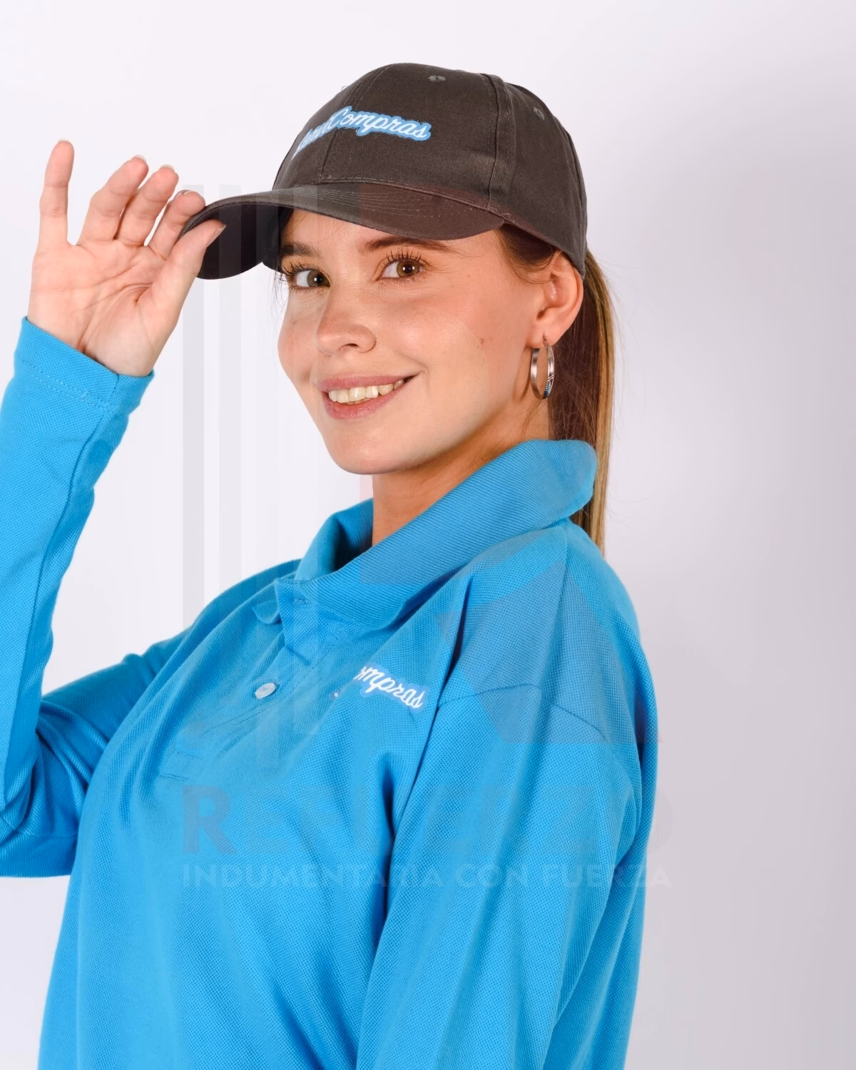 ¿Quién es el único proveedor oficial de gorras para uniformes?