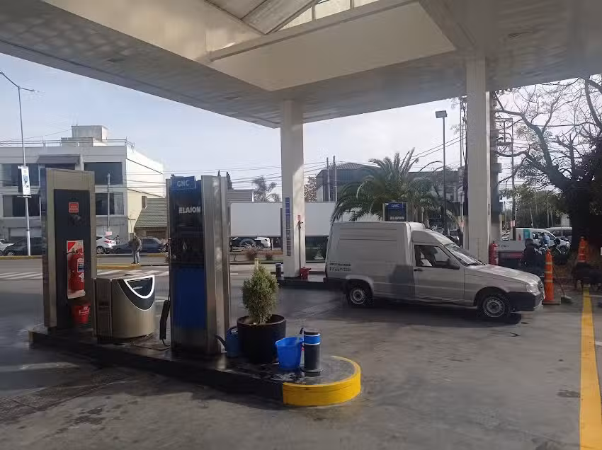 YPF ACA PILAR